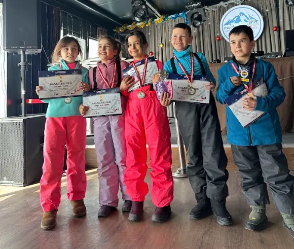 çocuklar ile kayak eğitimi